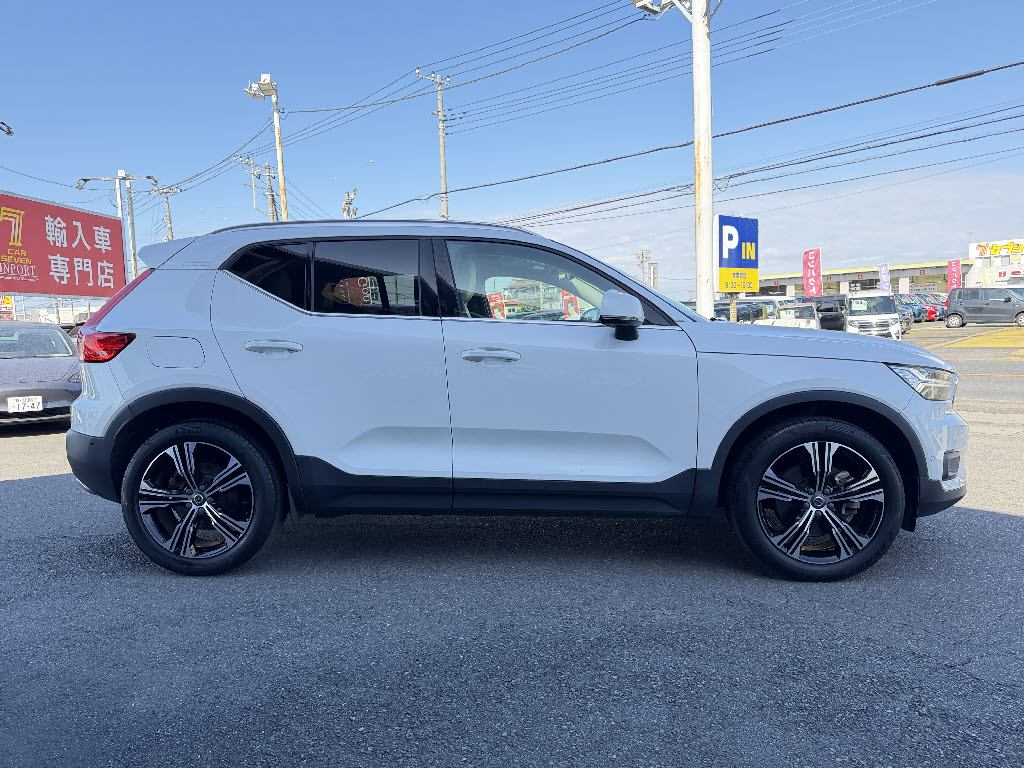 ボルボ ボルボ ＸＣ４０ Ｔ４　ＡＷＤ　インスクリプション
