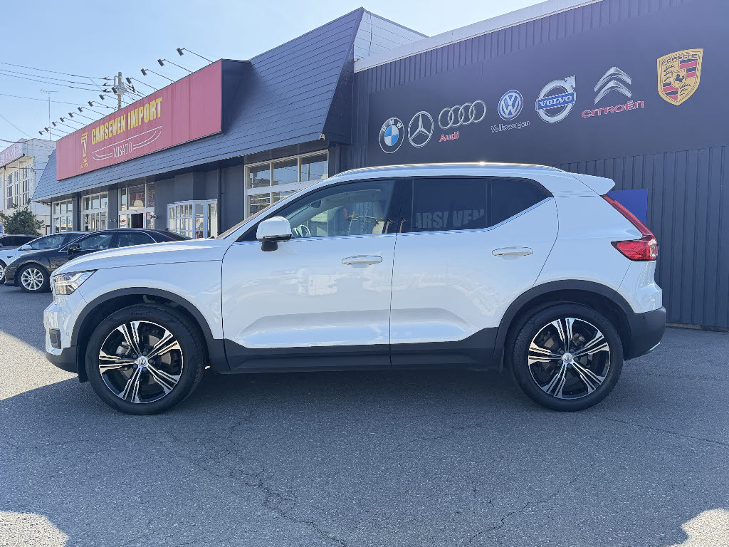 ボルボ ボルボ ＸＣ４０ Ｔ４　ＡＷＤ　インスクリプション