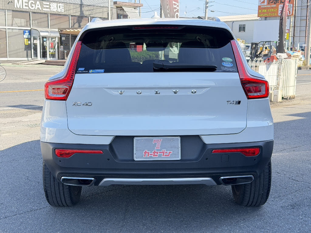 ボルボ ボルボ ＸＣ４０ Ｔ４　ＡＷＤ　インスクリプション