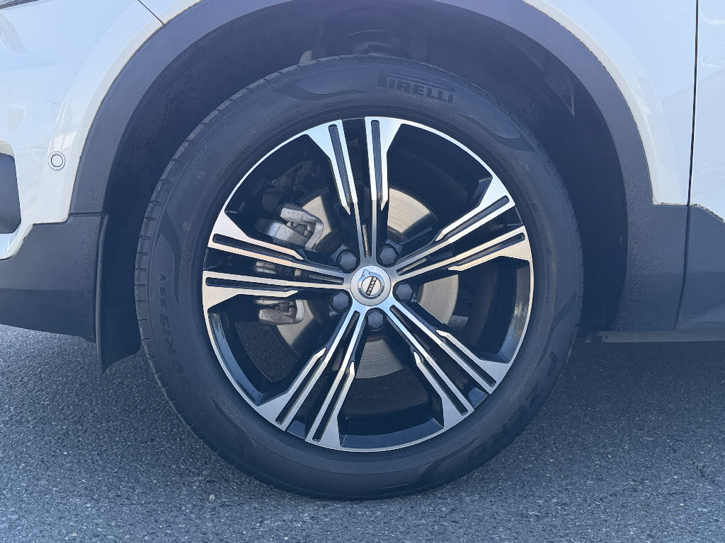 ボルボ ボルボ ＸＣ４０ Ｔ４　ＡＷＤ　インスクリプション