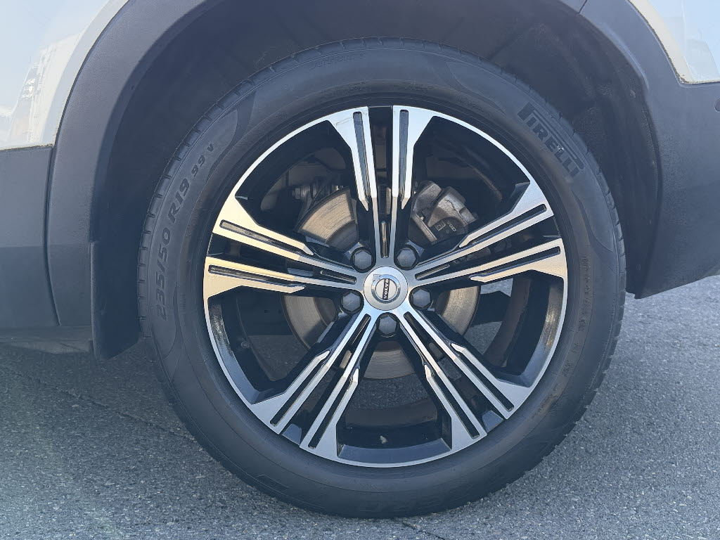 ボルボ ボルボ ＸＣ４０ Ｔ４　ＡＷＤ　インスクリプション