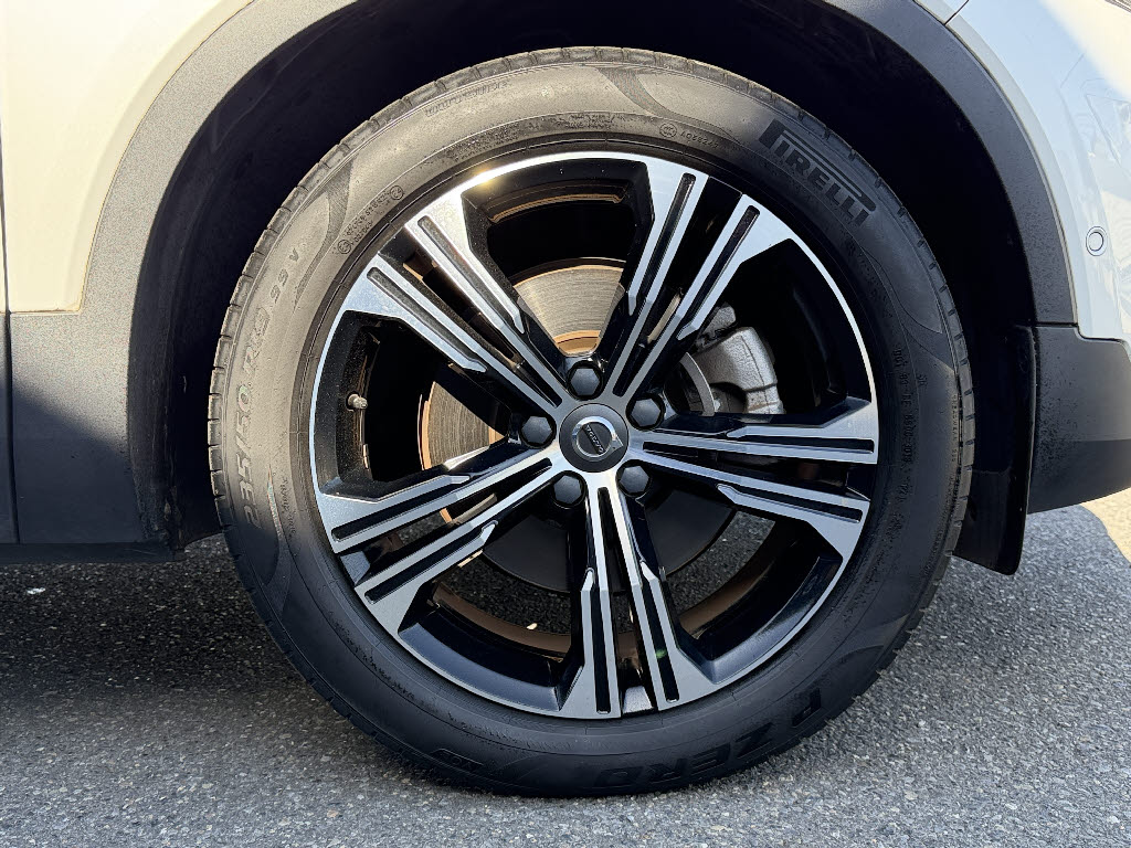 ボルボ ボルボ ＸＣ４０ Ｔ４　ＡＷＤ　インスクリプション