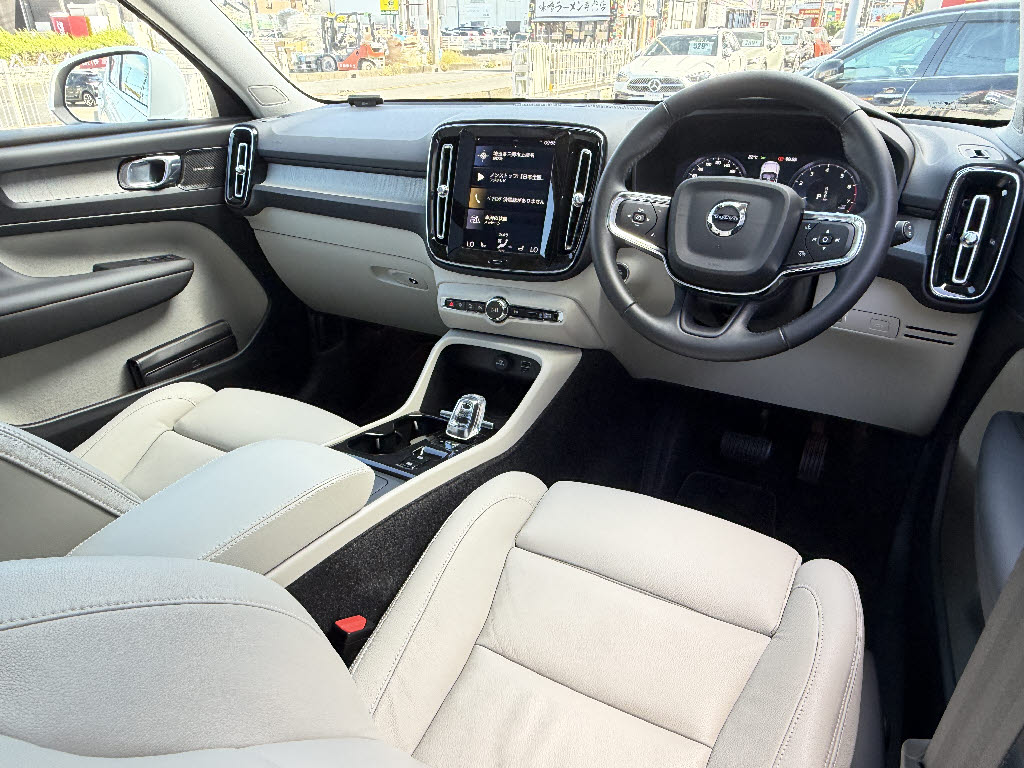 ボルボ ボルボ ＸＣ４０ Ｔ４　ＡＷＤ　インスクリプション