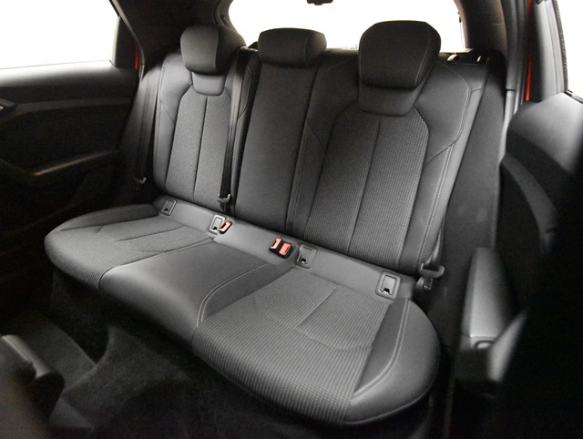 アウディ ｱｳﾃﾞｨ A1 ｽﾎﾟｰﾂﾊﾞｯｸ ２５　ＴＦＳＩ　Ｓライン