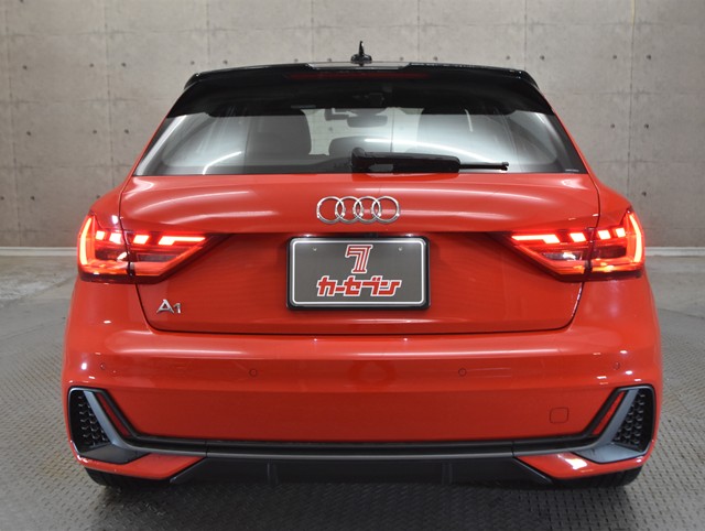 アウディ ｱｳﾃﾞｨ A1 ｽﾎﾟｰﾂﾊﾞｯｸ ２５　ＴＦＳＩ　Ｓライン