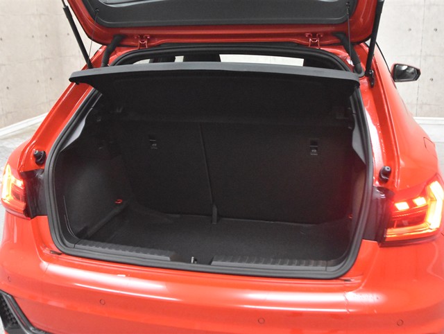 アウディ ｱｳﾃﾞｨ A1 ｽﾎﾟｰﾂﾊﾞｯｸ ２５　ＴＦＳＩ　Ｓライン