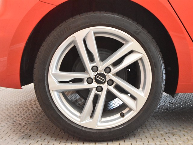 アウディ ｱｳﾃﾞｨ A1 ｽﾎﾟｰﾂﾊﾞｯｸ ２５　ＴＦＳＩ　Ｓライン