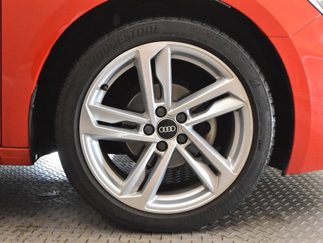 アウディ ｱｳﾃﾞｨ A1 ｽﾎﾟｰﾂﾊﾞｯｸ ２５　ＴＦＳＩ　Ｓライン