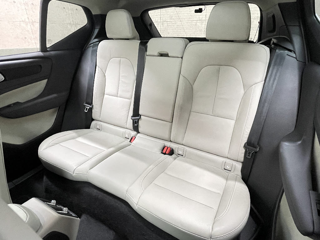 ボルボ ボルボ ＸＣ４０ アルティメット　Ｂ４　ＡＷＤ