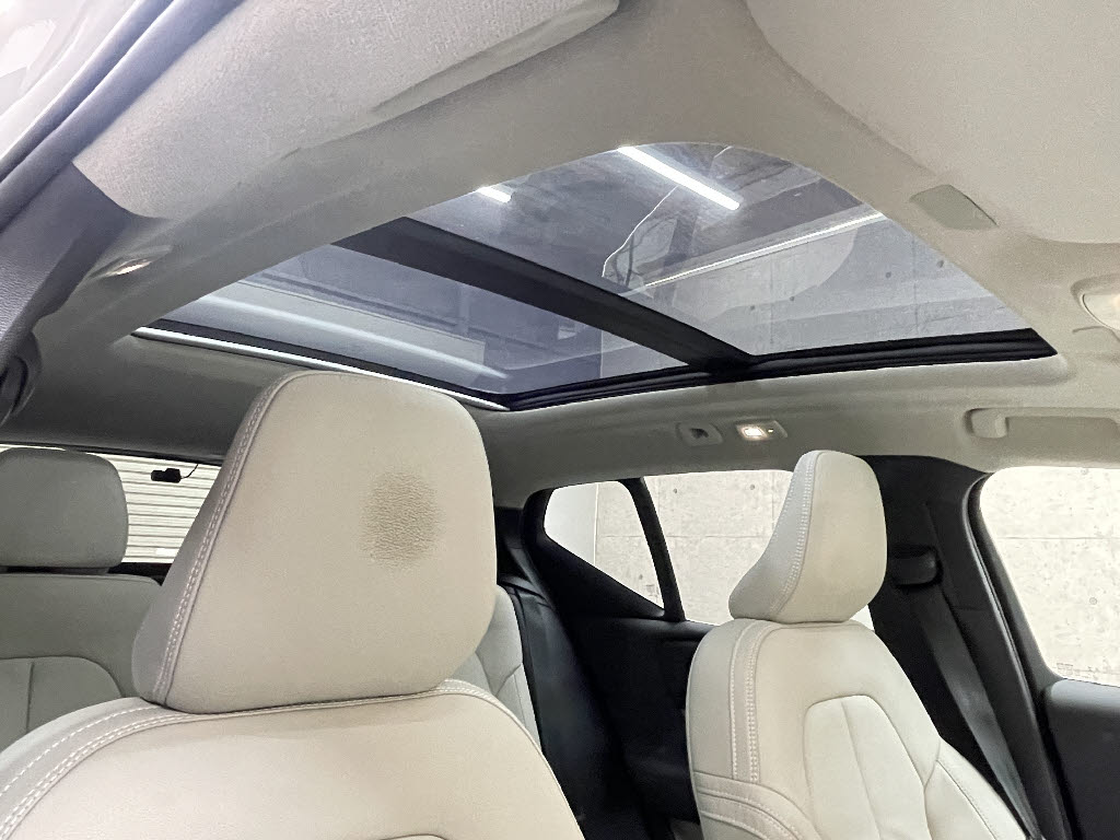 ボルボ ボルボ ＸＣ４０ アルティメット　Ｂ４　ＡＷＤ