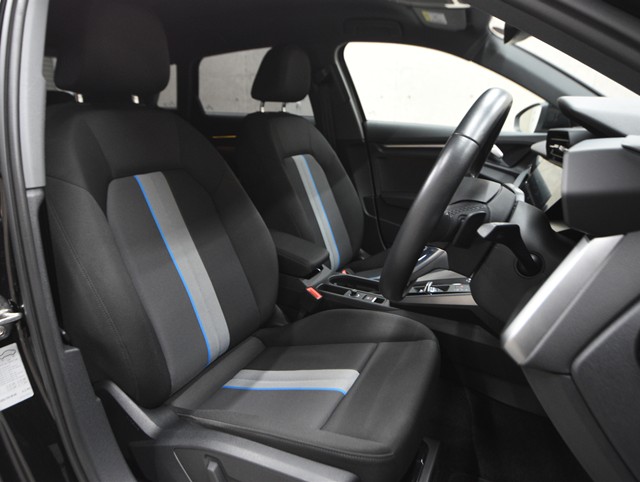 アウディ ｱｳﾃﾞｨ A3 ｽﾎﾟｰﾂﾊﾞｯｸ ３０　ＴＦＳＩ　アドバンスド　１ｓｔＥＤ