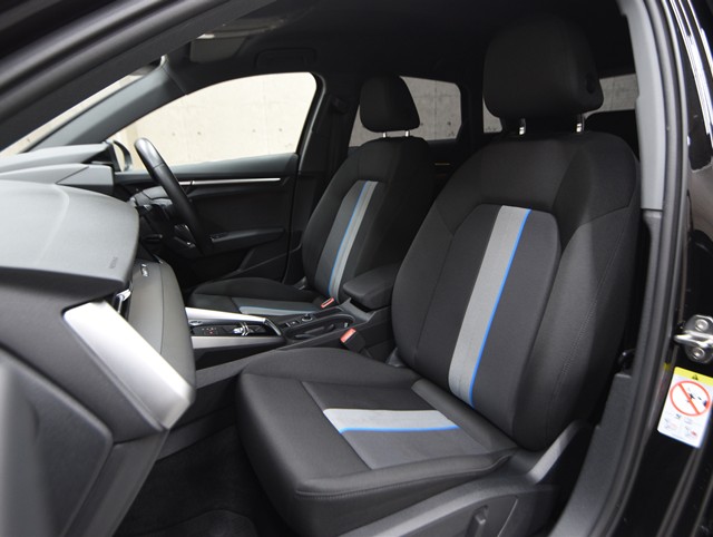 アウディ ｱｳﾃﾞｨ A3 ｽﾎﾟｰﾂﾊﾞｯｸ ３０　ＴＦＳＩ　アドバンスド　１ｓｔＥＤ