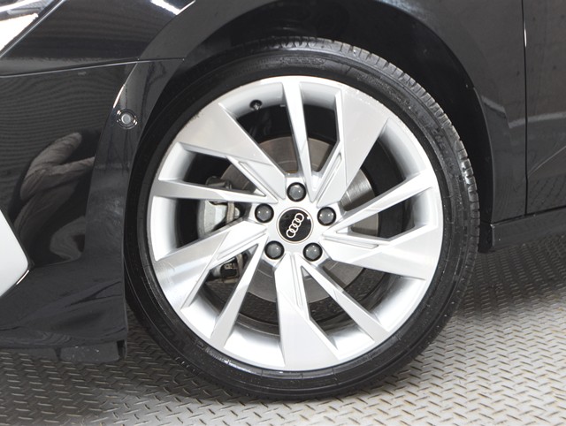 アウディ ｱｳﾃﾞｨ A3 ｽﾎﾟｰﾂﾊﾞｯｸ ３０　ＴＦＳＩ　アドバンスド　１ｓｔＥＤ