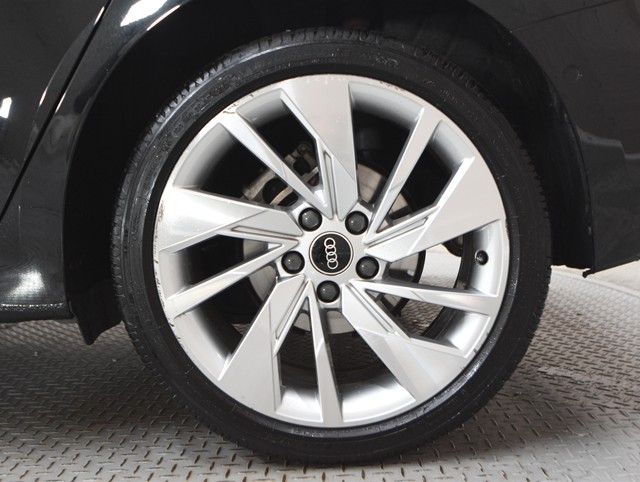 アウディ ｱｳﾃﾞｨ A3 ｽﾎﾟｰﾂﾊﾞｯｸ ３０　ＴＦＳＩ　アドバンスド　１ｓｔＥＤ