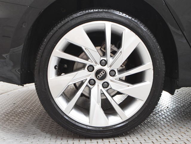 アウディ ｱｳﾃﾞｨ A3 ｽﾎﾟｰﾂﾊﾞｯｸ ３０　ＴＦＳＩ　アドバンスド　１ｓｔＥＤ