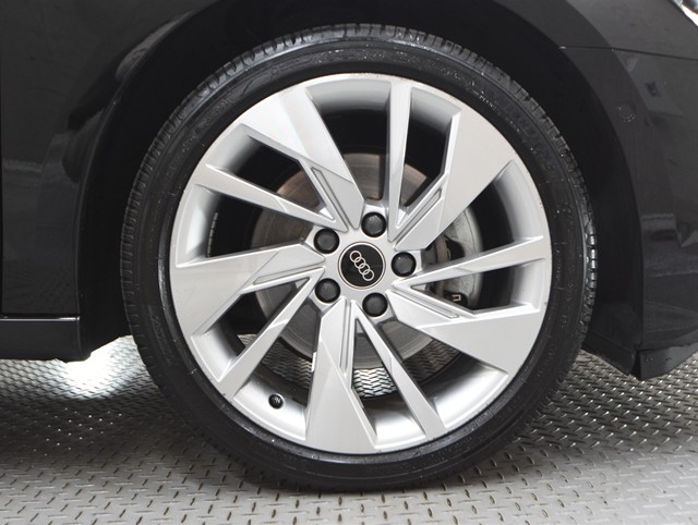 アウディ ｱｳﾃﾞｨ A3 ｽﾎﾟｰﾂﾊﾞｯｸ ３０　ＴＦＳＩ　アドバンスド　１ｓｔＥＤ