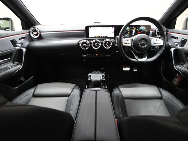 メルセデスベンツ ﾒﾙｾﾃﾞｽﾍﾞﾝﾂ Aｸﾗｽ Ａ１８０　スタイル　ＡＭＧライン