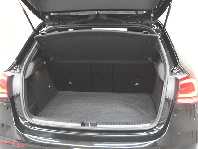 メルセデスベンツ ﾒﾙｾﾃﾞｽﾍﾞﾝﾂ Aｸﾗｽ Ａ１８０　スタイル　ＡＭＧライン