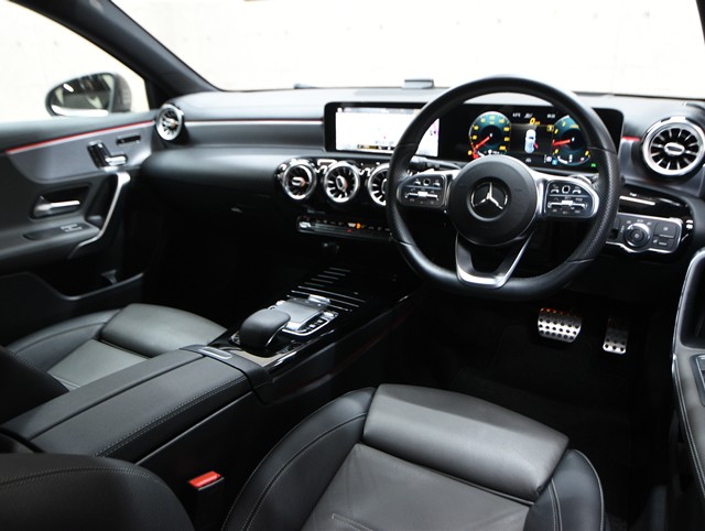 メルセデスベンツ ﾒﾙｾﾃﾞｽﾍﾞﾝﾂ Aｸﾗｽ Ａ１８０　スタイル　ＡＭＧライン