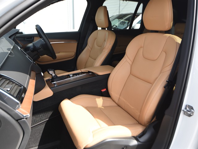 ボルボ ボルボ ＸＣ９０ Ｄ５　ＡＷＤ　インスクリプション