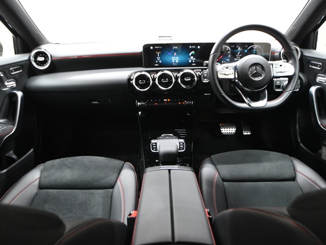 メルセデスベンツ ﾒﾙｾﾃﾞｽﾍﾞﾝﾂ Aｸﾗｽ Ａ２００ｄ　ＡＭＧライン