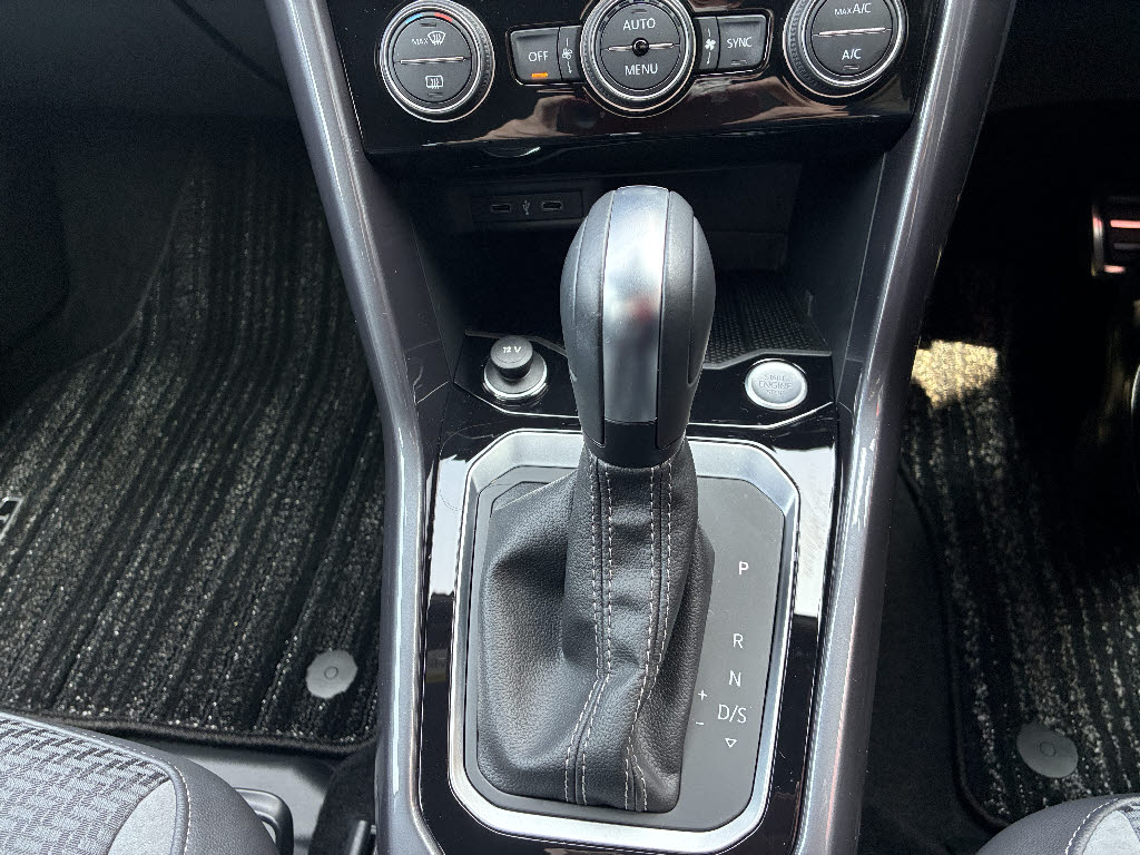 フォルクスワーゲン ＶＷ　Ｔ－ロック ＴＤＩ　Ｒライン