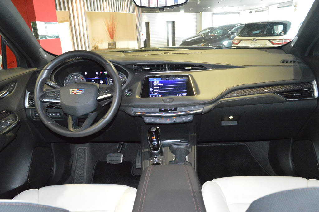 その他輸入車 ｷｬﾃﾞﾗｯｸ　XT4 スポーツ