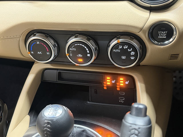 マツダ ロードスター Ｓ　レザーパッケージ　Ｖセレクション