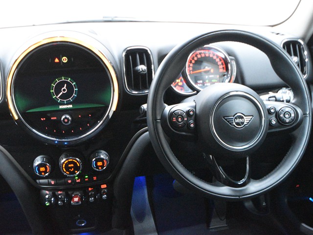 ＢＭＷ ＢＭＷ ミニ クーパーDクロスオーバー