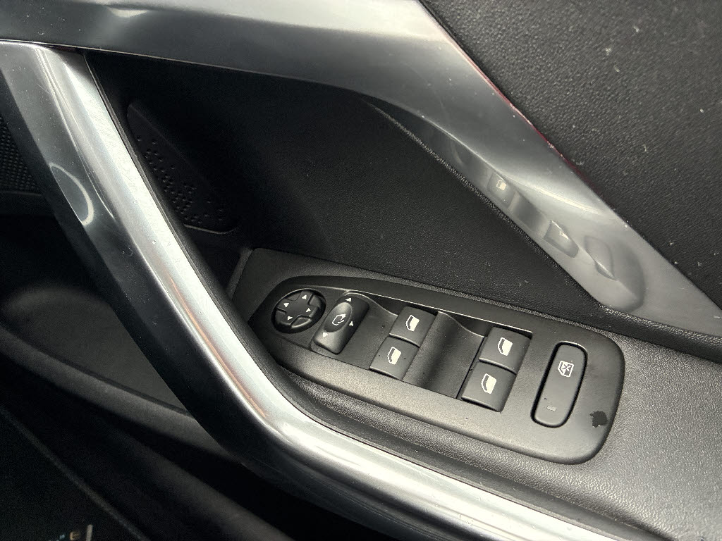 プジョー プジョー２００８ クロスシティ