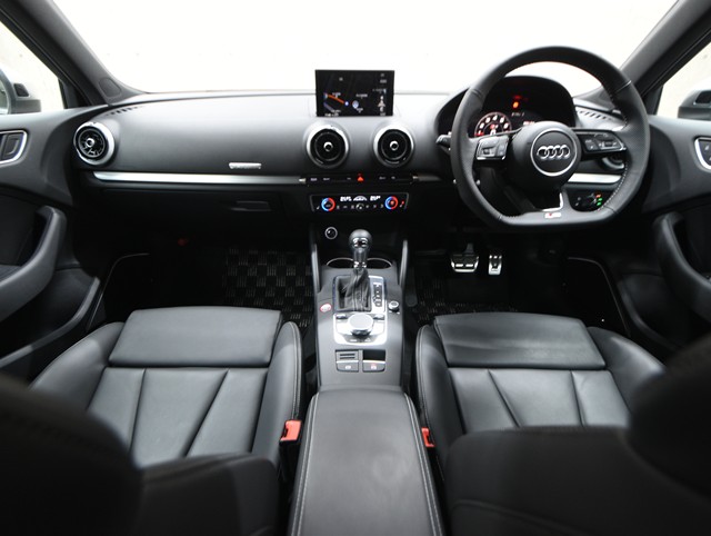 アウディ ｱｳﾃﾞｨ S3 2.0クワトロ