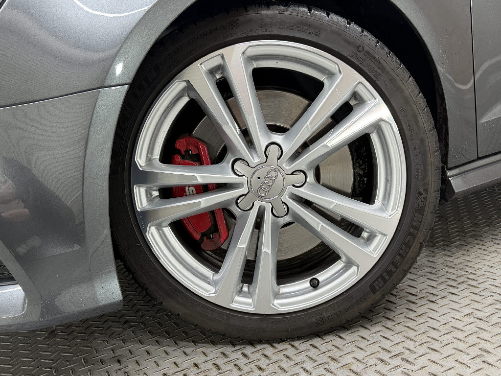 アウディ ｱｳﾃﾞｨ S3 2.0クワトロ