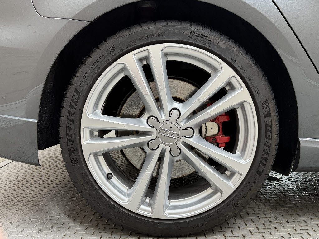 アウディ ｱｳﾃﾞｨ S3 2.0クワトロ