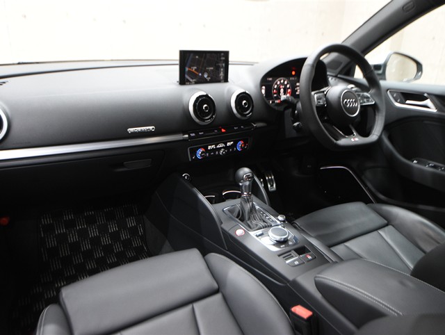 アウディ ｱｳﾃﾞｨ S3 2.0クワトロ