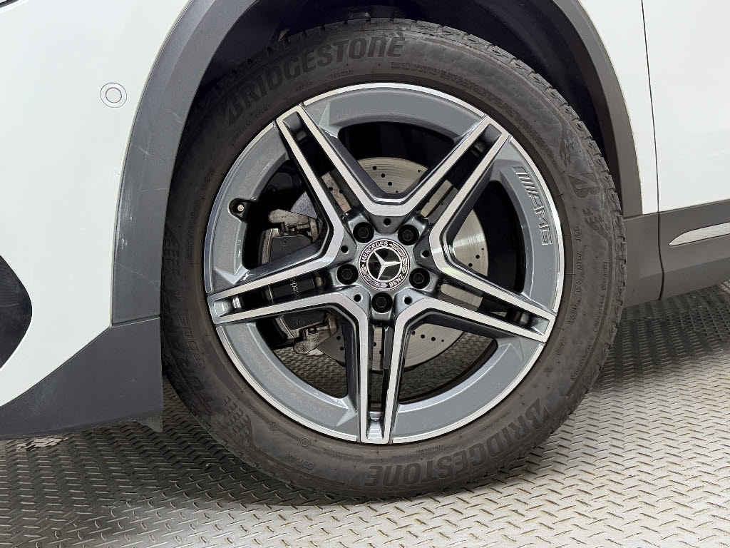 メルセデスベンツ ﾒﾙｾﾃﾞｽﾍﾞﾝﾂ GLAｸﾗｽ GLA200d4マチックAMGライン