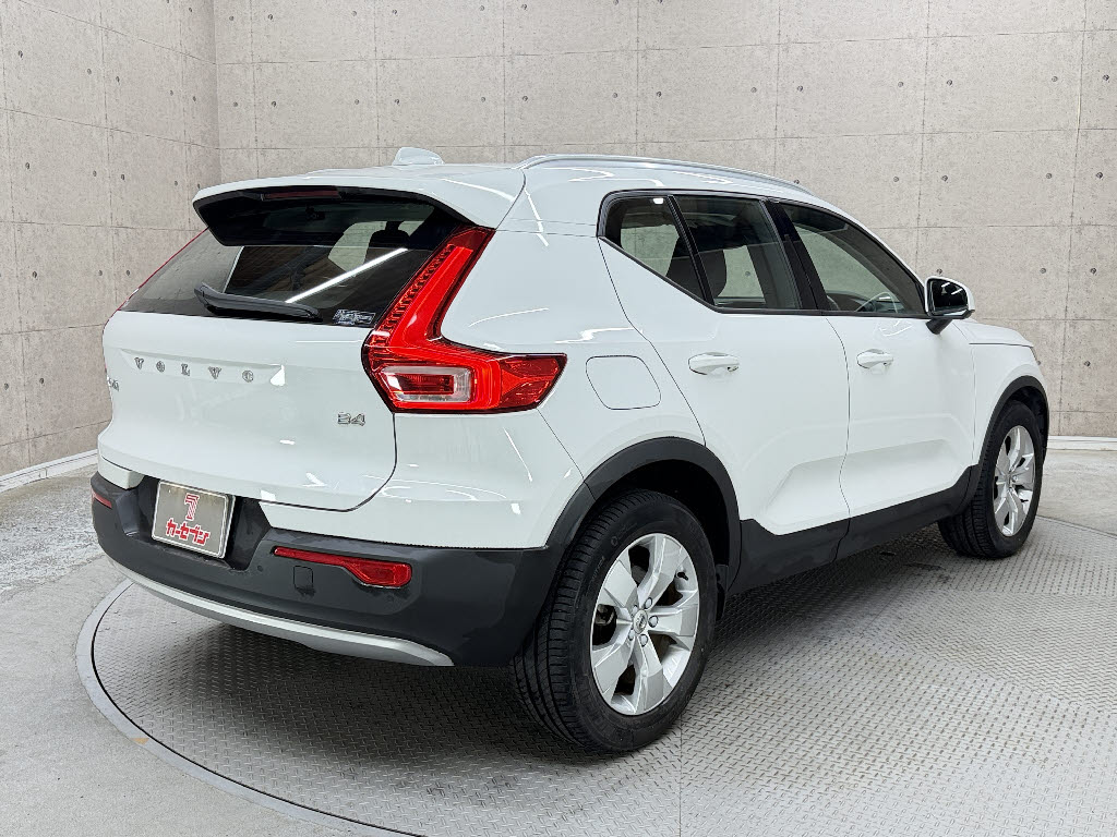 ボルボ ボルボ ＸＣ４０ Ｂ４　モメンタム