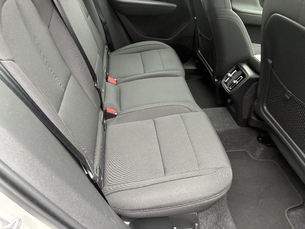 ボルボ ボルボ ＸＣ４０ Ｂ４　モメンタム