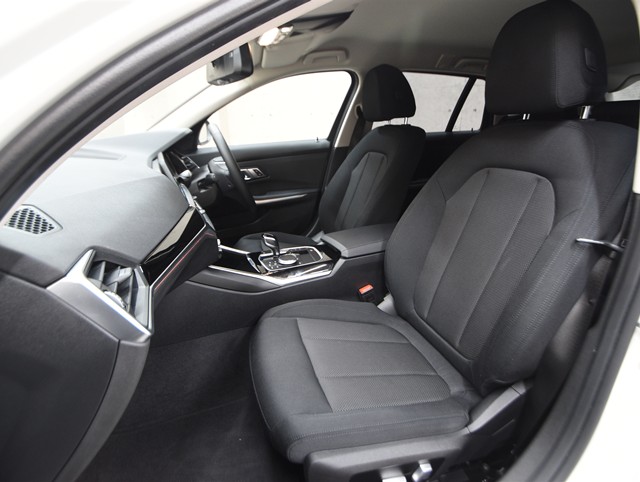 ＢＭＷ ＢＭＷ ３シリーズ ツーリング ３１８ｉ　ツーリング