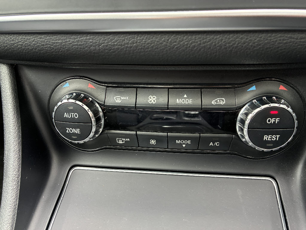 メルセデスベンツ ﾒﾙｾﾃﾞｽﾍﾞﾝﾂ GLAｸﾗｽ ＧＬＡ２２０　４マチック
