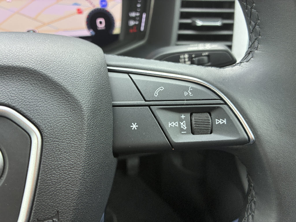 アウディ ｱｳﾃﾞｨ A1 ｽﾎﾟｰﾂﾊﾞｯｸ ２５　ＴＦＳＩ　アドバンスド