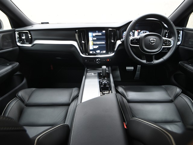 ボルボ ボルボ Ｖ６０ Ｂ５　Ｒデザイン