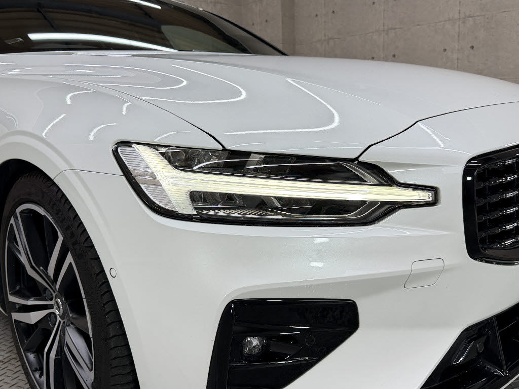 ボルボ ボルボ Ｖ６０ Ｂ５　Ｒデザイン