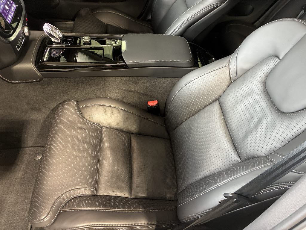 ボルボ ボルボ Ｓ６０ リチャージ　アルティメット　Ｔ６　ＡＷＤ