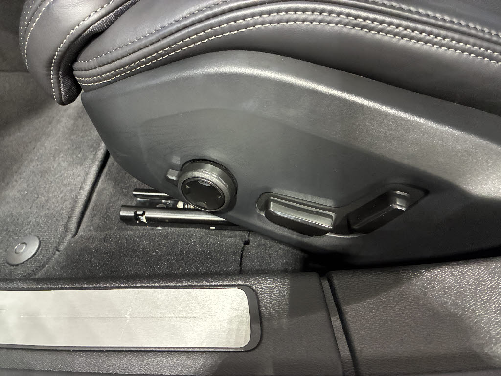 ボルボ ボルボ Ｓ６０ リチャージ　アルティメット　Ｔ６　ＡＷＤ
