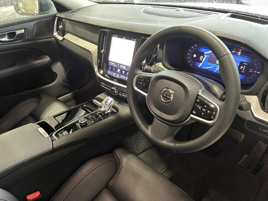 ボルボ ボルボ Ｓ６０ リチャージ　アルティメット　Ｔ６　ＡＷＤ