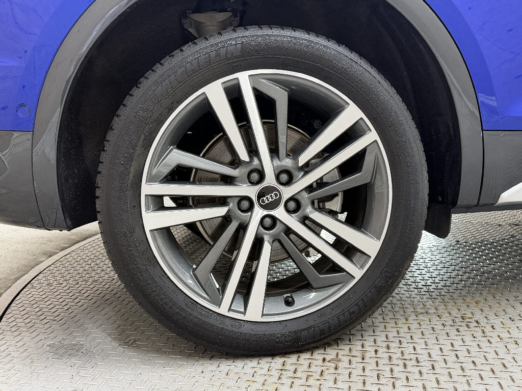 アウディ ｱｳﾃﾞｨ Q5 ファーストエディション