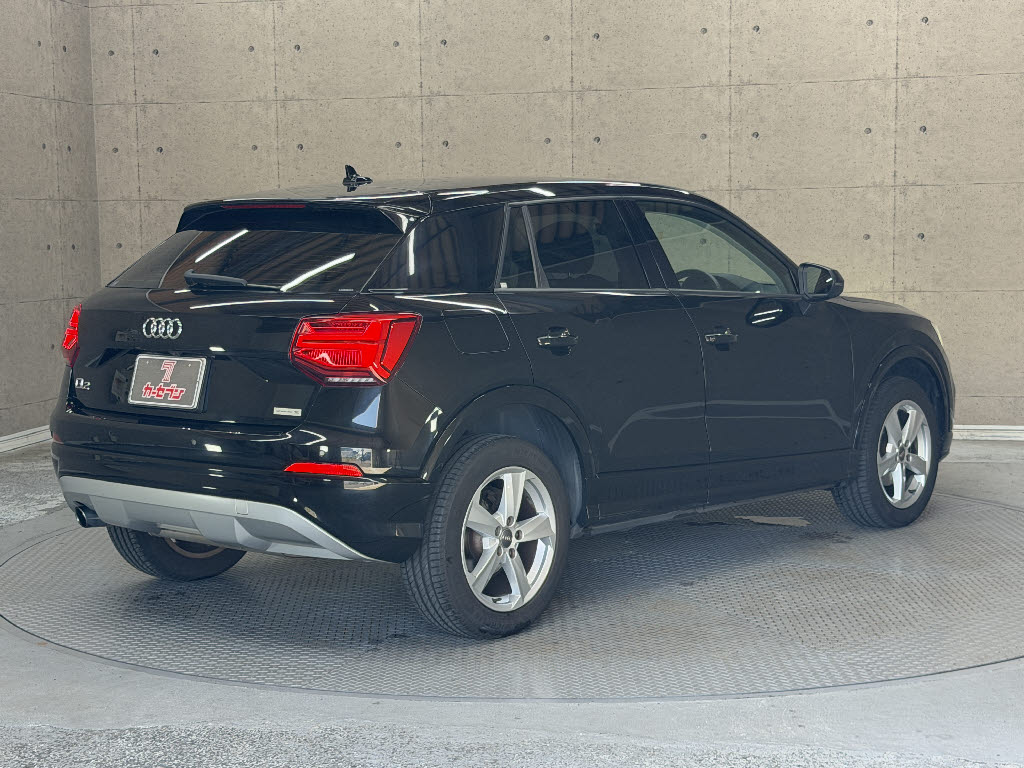 アウディ ｱｳﾃﾞｨ Q2 ３０　ＴＦＳＩ　スポーツ