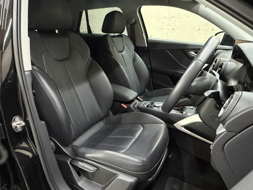 アウディ ｱｳﾃﾞｨ Q2 ３０　ＴＦＳＩ　スポーツ