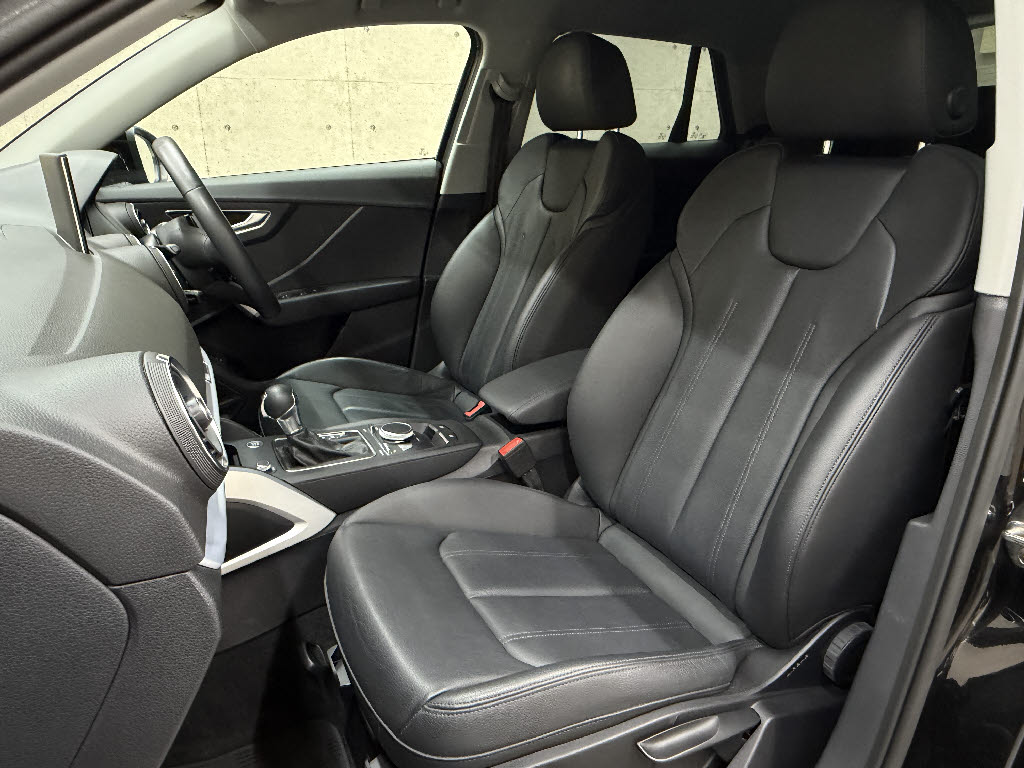 アウディ ｱｳﾃﾞｨ Q2 ３０　ＴＦＳＩ　スポーツ