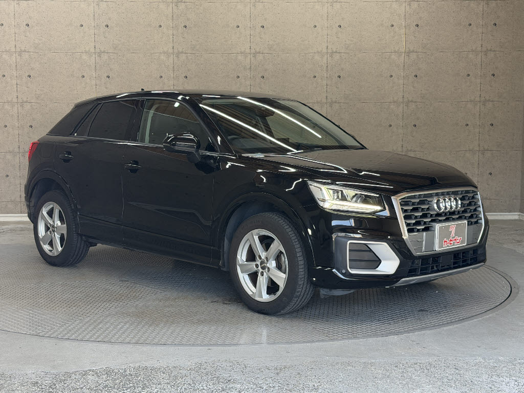 アウディ ｱｳﾃﾞｨ Q2 ３０　ＴＦＳＩ　スポーツ